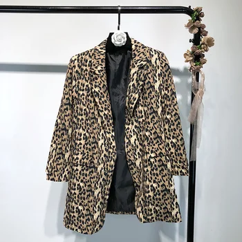 Europos ir Amerikos moterų chalatas leopard mažas kostiumas moterų pavasarį naują prarasti plonas kostiumas striukė ilgas kailis banga W310